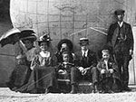 Globe visitors 1890