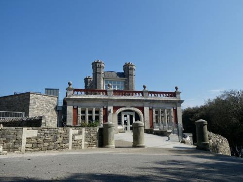 A picture of Durlston Castle. A Victorian folly style building.